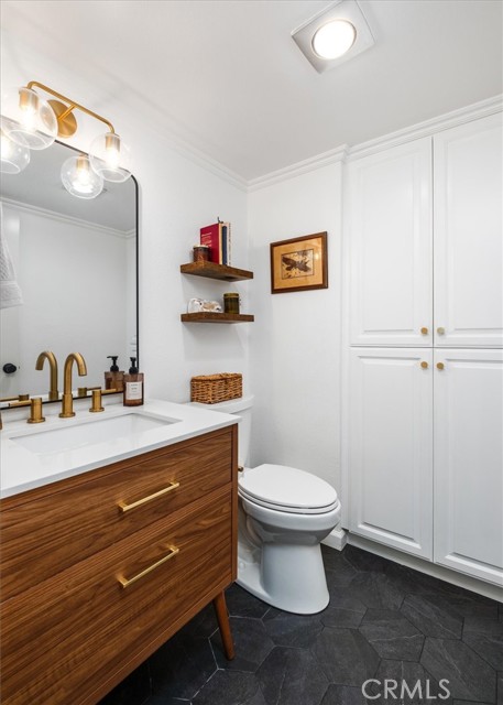 Detail Gallery Image 15 of 33 For 4185 Colfax Ave #D,  Studio City,  CA 91604 - 3 Beds | 3 Baths
