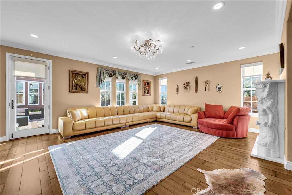 MLS #OC25275903 image #9