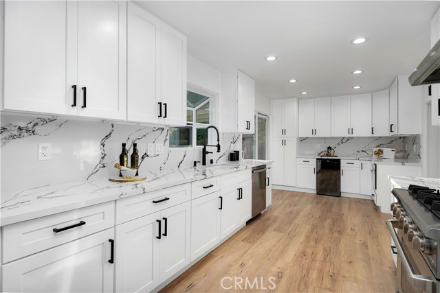Detail Gallery Image 13 of 39 For 1061 Colby Cir, Thousand Oaks,  CA 91362 - 4 Beds | 3 Baths