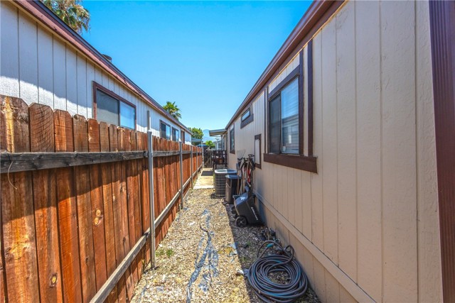 7717 Church Avenue, Highland CA: https://media.crmls.org/medias/15d9d8c3-228b-40ec-bb01-7fa39076b86c.jpg