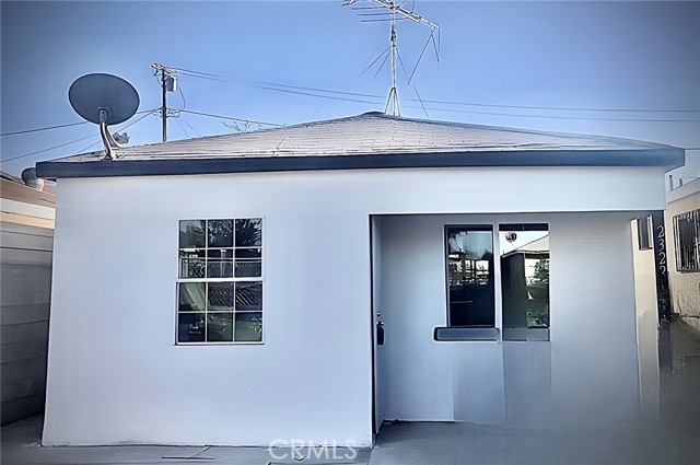 Detail Gallery Image 3 of 7 For 2322 108th, Los Angeles,  CA 90059 - 4 Beds | 1 Baths