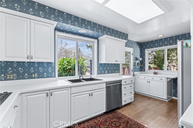 19302 Maynard Way, North Tustin CA: https://media.crmls.org/medias/15da3c04-c54c-4be4-aaf6-a62d9fb97aa2.jpg