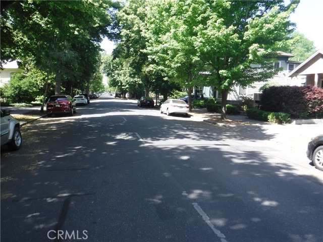 480 E 3rd Street, Chico CA: https://media.crmls.org/medias/15da4b92-ab00-4f56-a45f-dbef1c545652.jpg