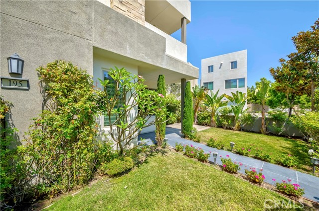 195 Stellar, Irvine CA: https://media.crmls.org/medias/15dabc20-c5a3-4136-84ae-5b4ebb99f56a.jpg