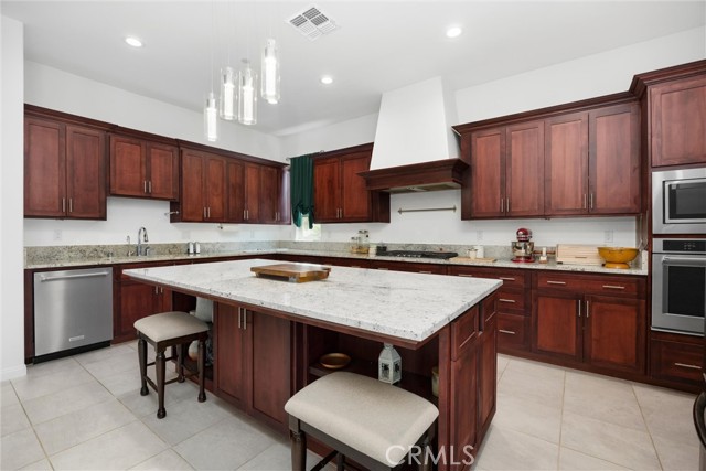 Detail Gallery Image 10 of 27 For 13611 Faringford Ln, Bakersfield,  CA 93311 - 4 Beds | 3 Baths