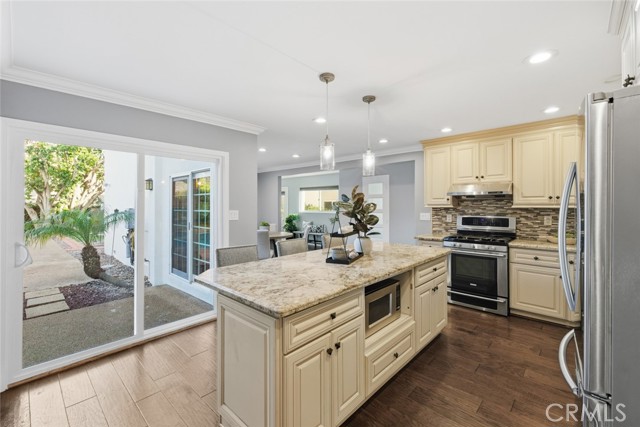 Detail Gallery Image 11 of 50 For 3640 Pine Avenue, Long Beach,  CA 90807 - 5 Beds | 3/1 Baths