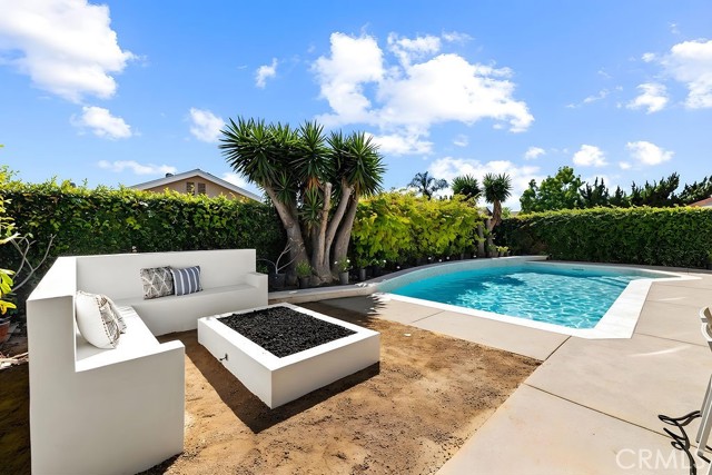 Detail Gallery Image 35 of 43 For 937 Carnation, Costa Mesa,  CA 92626 - 5 Beds | 3 Baths