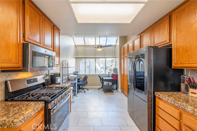 Detail Gallery Image 13 of 42 For 620 Ivywood Ln #F,  Simi Valley,  CA 93065 - 3 Beds | 2/1 Baths