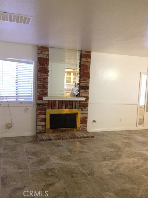 Detail Gallery Image 8 of 24 For 10482 Sagecrest Dr, Moreno Valley,  CA 92557 - 4 Beds | 2/1 Baths