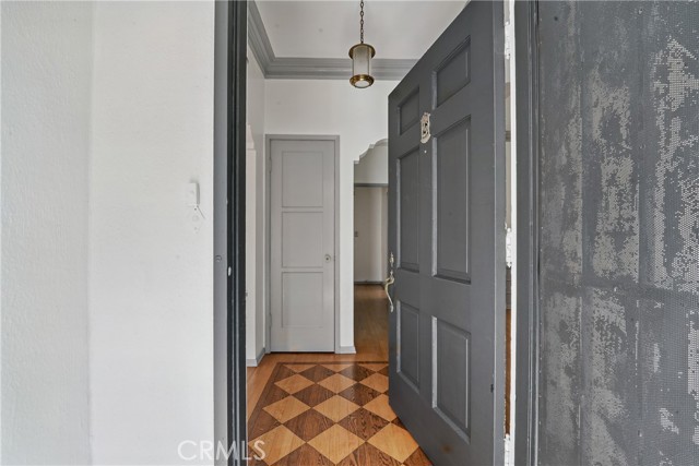 1327 S Burnside Avenue, Los Angeles CA: https://media.crmls.org/medias/15df7b18-2bb0-4bf6-8a07-7a9f4bd498ad.jpg