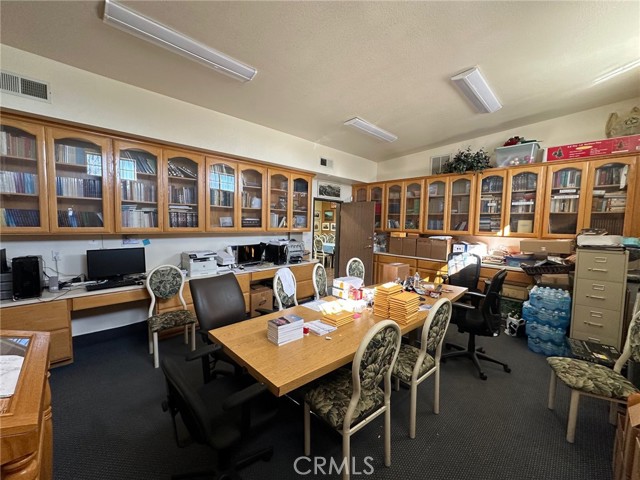 Image 10 of 30 For 18407 Sherman Way