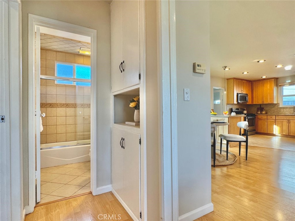 https://media.crmls.org/medias/15e01db6-9e7d-471f-8ec3-c890892cf230.jpg?preset=X-Large