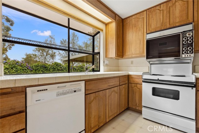 Detail Gallery Image 13 of 41 For 2202 Mont Blanc Cir, Placentia,  CA 92870 - 4 Beds | 2/1 Baths