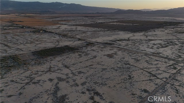 Detail Gallery Image 5 of 11 For 732 Locust Ave, Lucerne Valley,  CA 92356 - – Beds | – Baths