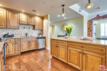412 S Wilton Place, Los Angeles CA: https://media.crmls.org/medias/15e3473f-4a13-4065-a826-9fe777fdc211.jpg