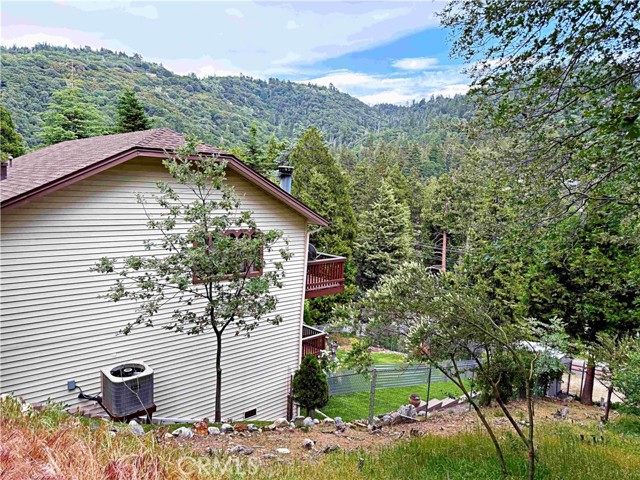 489 Dorn Drive, Crestline CA: https://media.crmls.org/medias/15e373eb-b7bb-415f-ac53-007e8e0be348.jpg