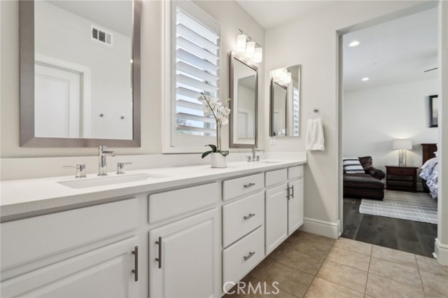 Detail Gallery Image 19 of 44 For 132 Interval, Irvine,  CA 92618 - 3 Beds | 2/2 Baths