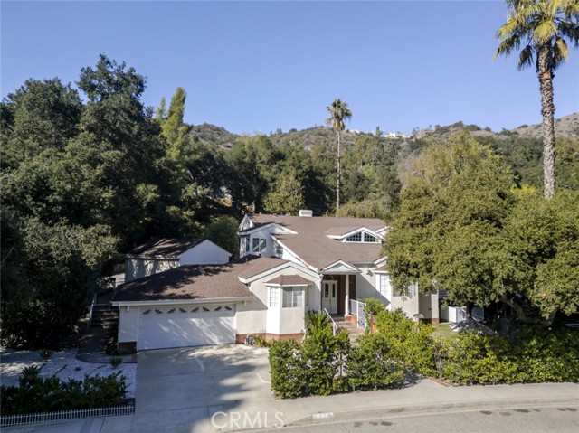 Detail Gallery Image 2 of 52 For 2255 E Chevy Chase Dr, Glendale,  CA 91206 - 4 Beds | 3 Baths