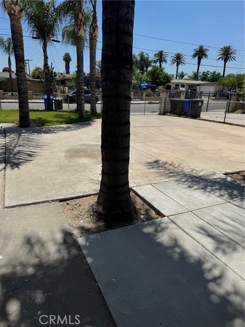 518 E 2nd Street, Rialto CA: https://media.crmls.org/medias/15e4a1b8-9940-47f4-9f80-70b6ad690b4f.jpg