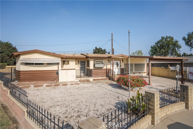 Detail Gallery Image 3 of 57 For 9227 Vicki Dr, Santa Fe Springs,  CA 90670 - 3 Beds | 2 Baths