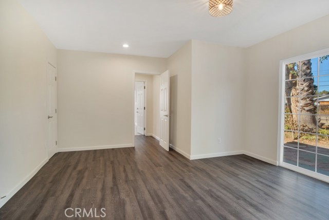 Detail Gallery Image 11 of 26 For 7635 Fallbrook Ave, West Hills,  CA 91304 - 4 Beds | 3 Baths