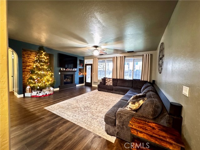 Detail Gallery Image 8 of 55 For 2945 W Vine, Visalia,  CA 93291 - 4 Beds | 2 Baths