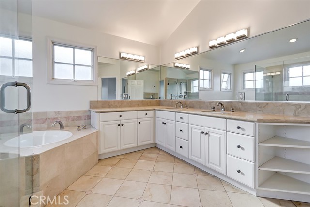 576 27th Street, Manhattan Beach CA: https://media.crmls.org/medias/15e61b6f-8f64-4d24-8353-c59a1f9fb45a.jpg