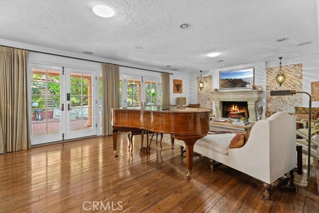 Detail Gallery Image 13 of 35 For 1138 Coldwater Canyon Dr, Beverly Hills,  CA 90210 - 5 Beds | 5 Baths