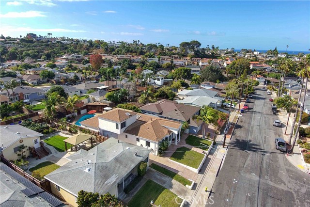 Detail Gallery Image 13 of 68 For 4059 Tennyson St, San Diego,  CA 92107 - 4 Beds | 3 Baths