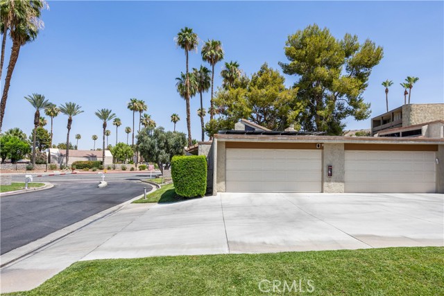 2455 Via Sonoma, Palm Springs CA: https://media.crmls.org/medias/15e7ec6e-7c7f-4924-8692-c95d4f55b7d7.jpg