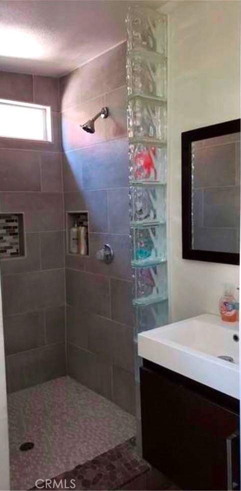 https://media.crmls.org/medias/15e80666-1820-450b-9e63-55624cd23af6.jpg?preset=X-Large