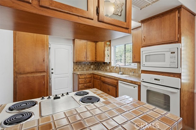 Detail Gallery Image 15 of 45 For 25085 Highspring, Newhall,  CA 91321 - 4 Beds | 2 Baths