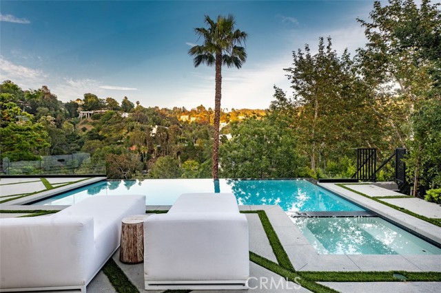 Detail Gallery Image 34 of 43 For 2608 Zorada Dr, Los Angeles,  CA 90046 - 4 Beds | 4/1 Baths