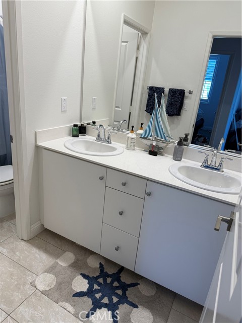 Detail Gallery Image 14 of 21 For 5644 Altamura Way, Fontana,  CA 92336 - 5 Beds | 3 Baths