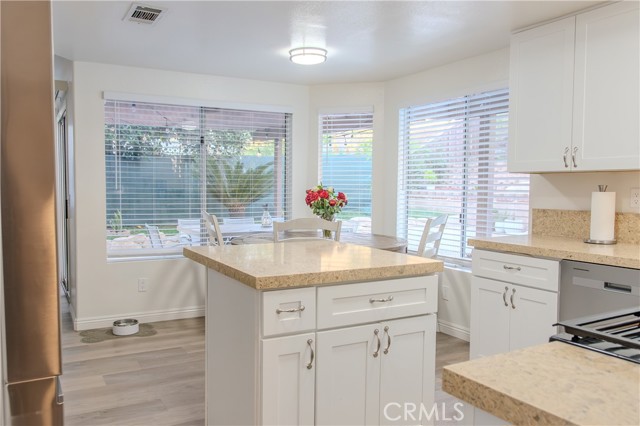573 Hamilton Drive, Corona CA: https://media.crmls.org/medias/15ea8cb3-ac9f-43c2-91b5-d063dda1a062.jpg