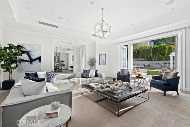 Detail Gallery Image 19 of 56 For 4509 Noeline Ave, Encino,  CA 91436 - 6 Beds | 6/1 Baths
