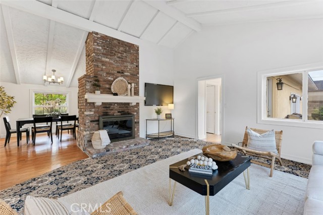 Detail Gallery Image 4 of 42 For 17716 Nordhoff St, Northridge,  CA 91325 - 4 Beds | 2 Baths