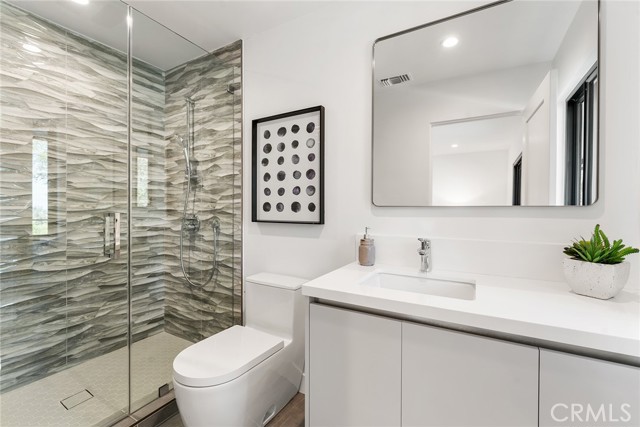 Detail Gallery Image 33 of 57 For 5630 Blanco Ave, Woodland Hills,  CA 91367 - 4 Beds | 4/1 Baths