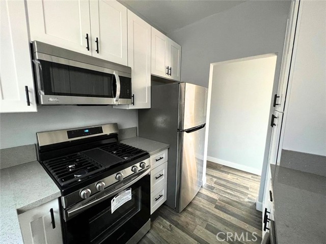 1924 Cedar Avenue, Long Beach CA: https://media.crmls.org/medias/15eeada4-d589-491e-aaef-438018376b19.jpg