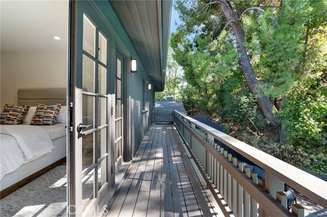 Detail Gallery Image 25 of 35 For 20225 Allentown Dr, Woodland Hills,  CA 91364 - 5 Beds | 4/2 Baths