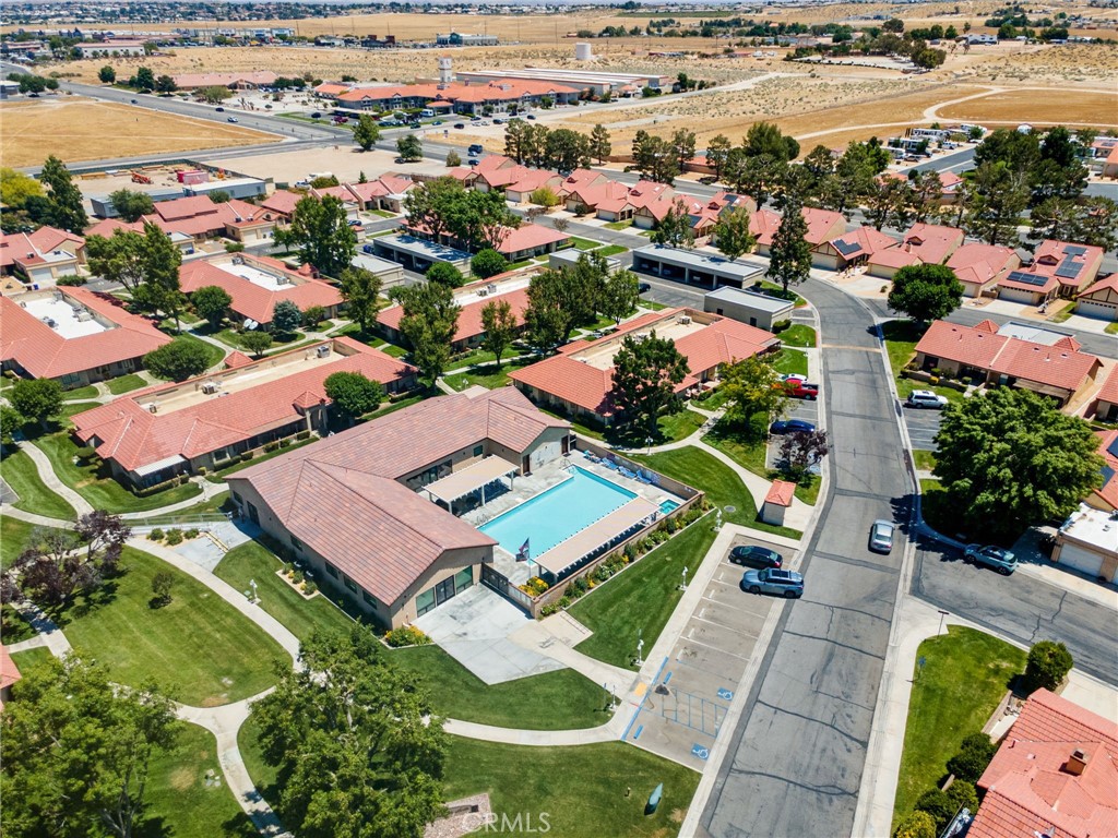https://media.crmls.org/medias/15f05070-2f3b-4b65-8550-40b987bd012d.jpg?preset=X-Large