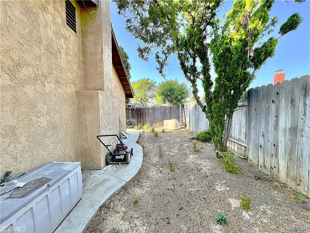 https://media.crmls.org/medias/15f07cf0-a3d9-43a4-99cd-3bc8361c3f08.jpg?preset=X-Large