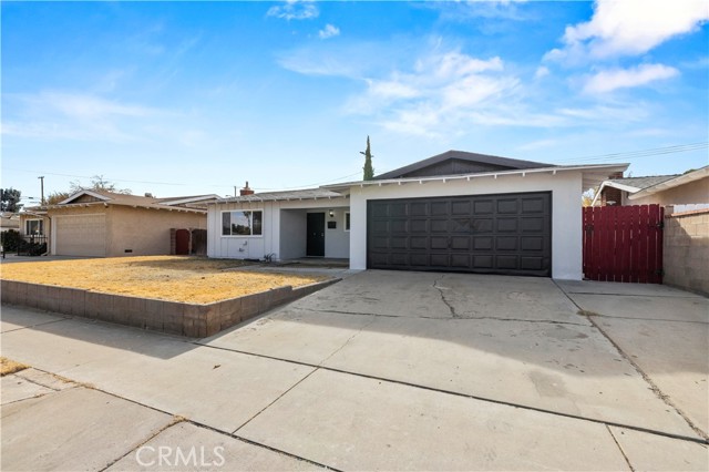 Detail Gallery Image 1 of 18 For 638 E Pillsbury St, Lancaster,  CA 93535 - 6 Beds | 3 Baths