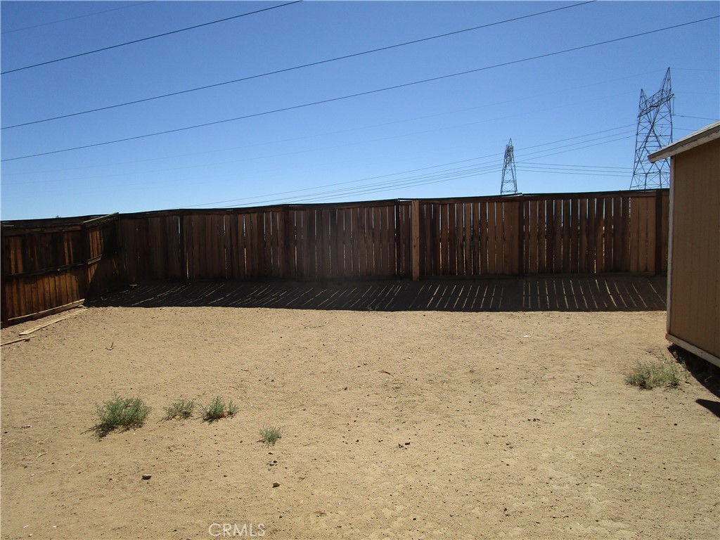 https://media.crmls.org/medias/15f0d714-f8b0-44f4-865f-8d994f473ca3.jpg?preset=X-Large