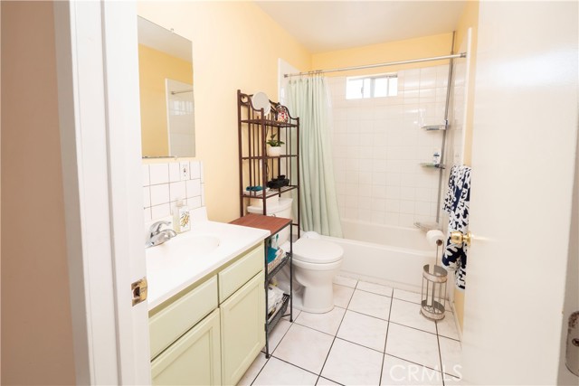 1203 E 33rd Street, Los Angeles CA: https://media.crmls.org/medias/15f120b3-dd34-451c-856d-aada8a82b946.jpg