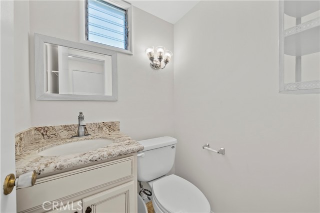 Detail Gallery Image 12 of 36 For 19156 Avenue of the Oaks #B,  Newhall,  CA 91321 - 2 Beds | 1/1 Baths