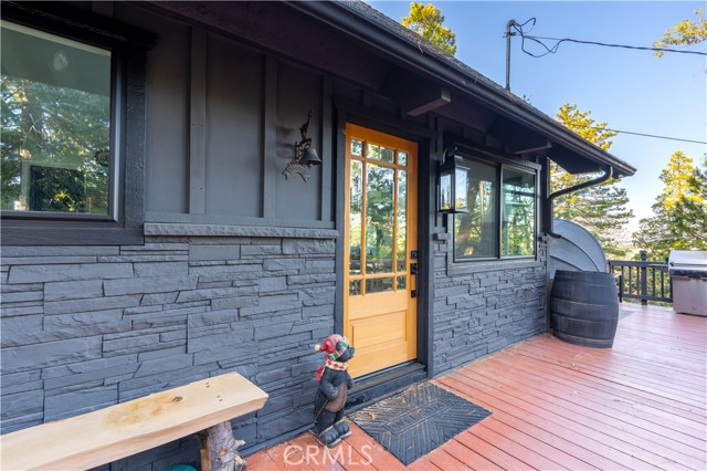 553 Pioneer Road, Lake Arrowhead CA: https://media.crmls.org/medias/15f2135c-02c9-46cf-b8f1-415e62a24667.jpg