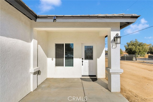 Detail Gallery Image 4 of 30 For 16150 Smoke Tree, Hesperia,  CA 92345 - 3 Beds | 2 Baths