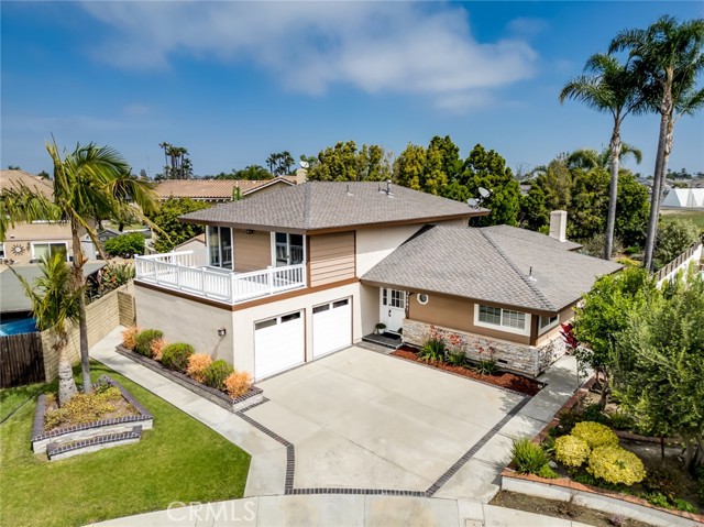Detail Gallery Image 2 of 56 For 6561 Sabbicas Cir, Huntington Beach,  CA 92647 - 4 Beds | 3 Baths