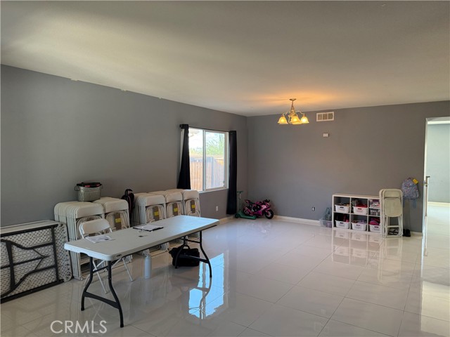 9143 Ocotillo Avenue, Hesperia CA: https://media.crmls.org/medias/15f3c425-7018-44cb-9a58-1a3ff963b51b.jpg